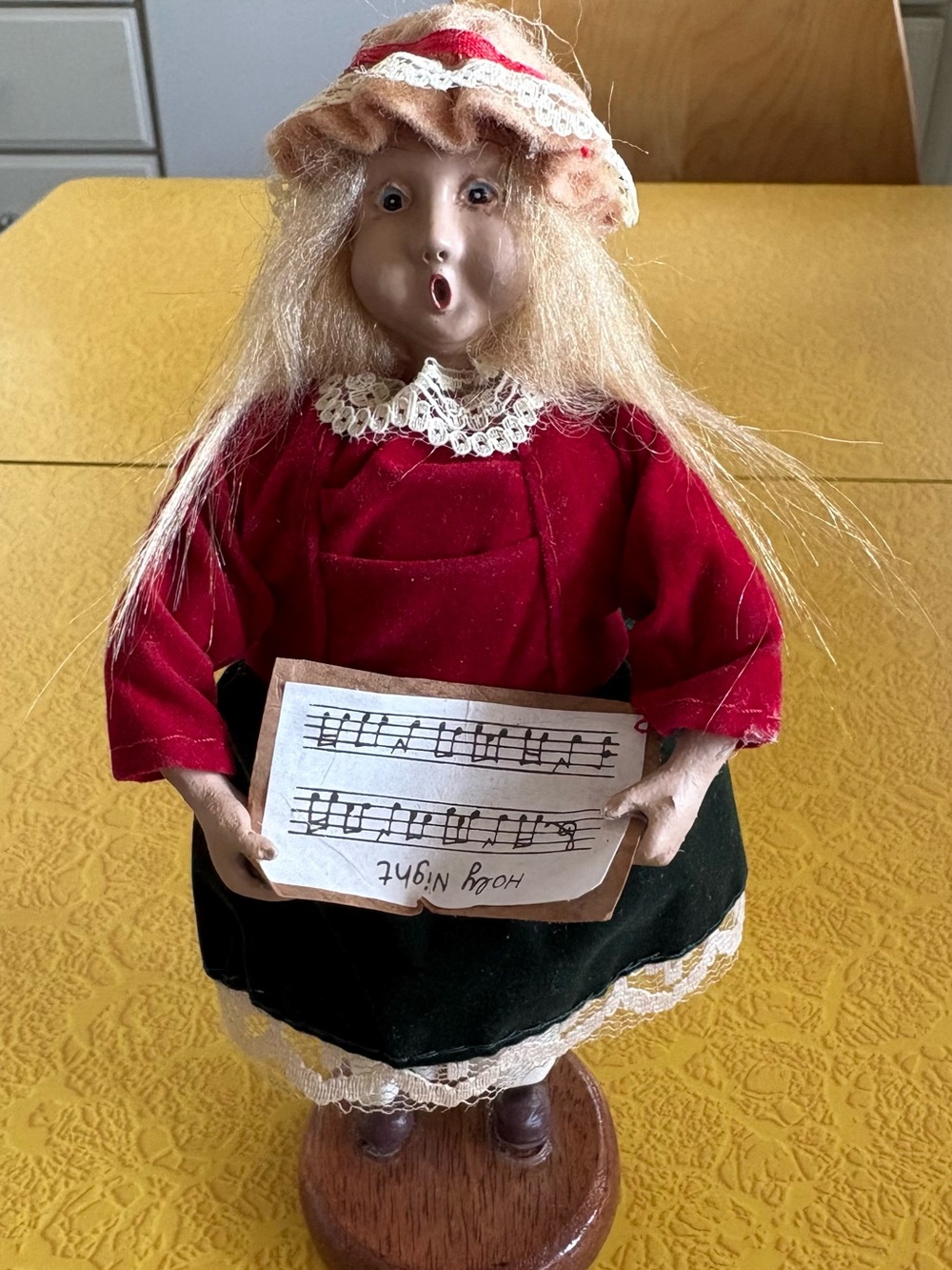 Mystery Girl Caroler (Byers Choice?)